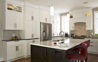 Classic Line Kitchen With White Finishes